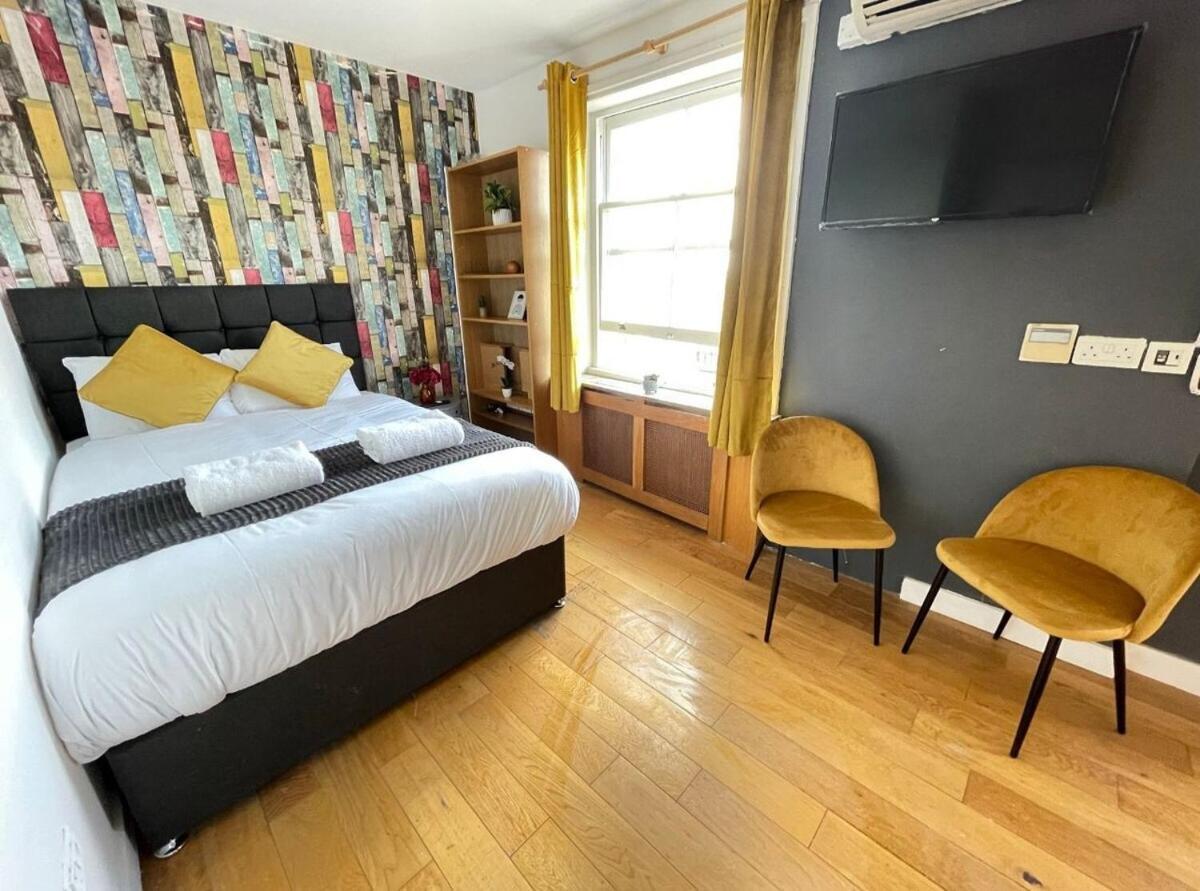 Portobello Road Artistic Studios 'Budget' London Room photo