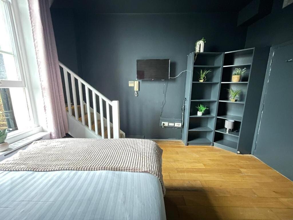 Portobello Road Artistic Studios 'Budget' London Room photo