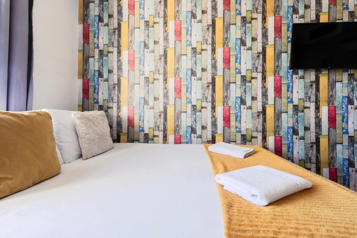 Portobello Road Artistic Studios 'Budget' London Room photo