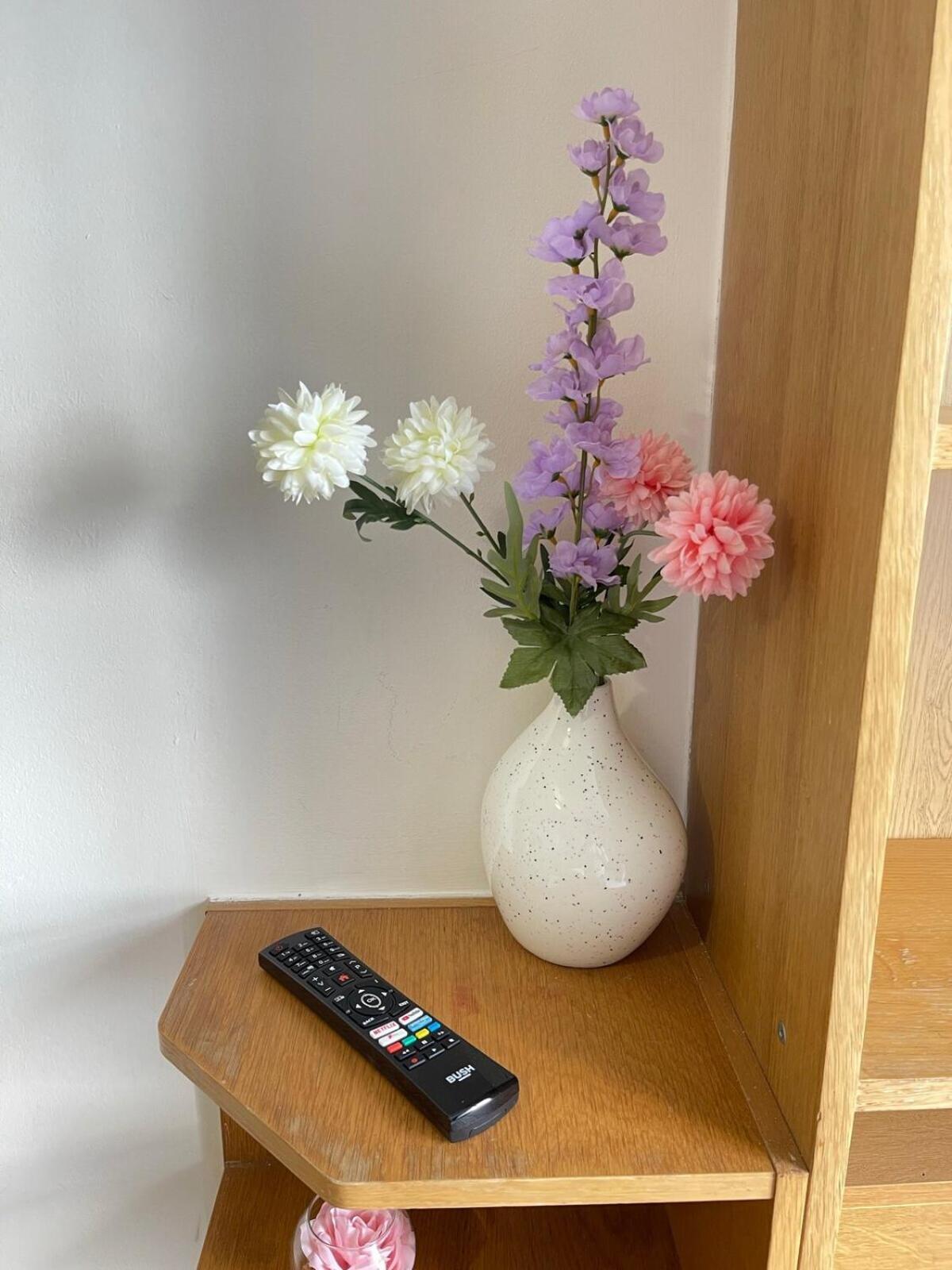 Portobello Road Artistic Studios 'Budget' London Room photo