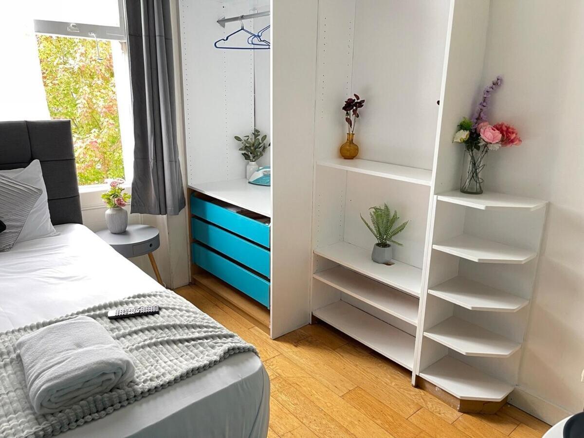 Portobello Road Artistic Studios 'Budget' London Room photo