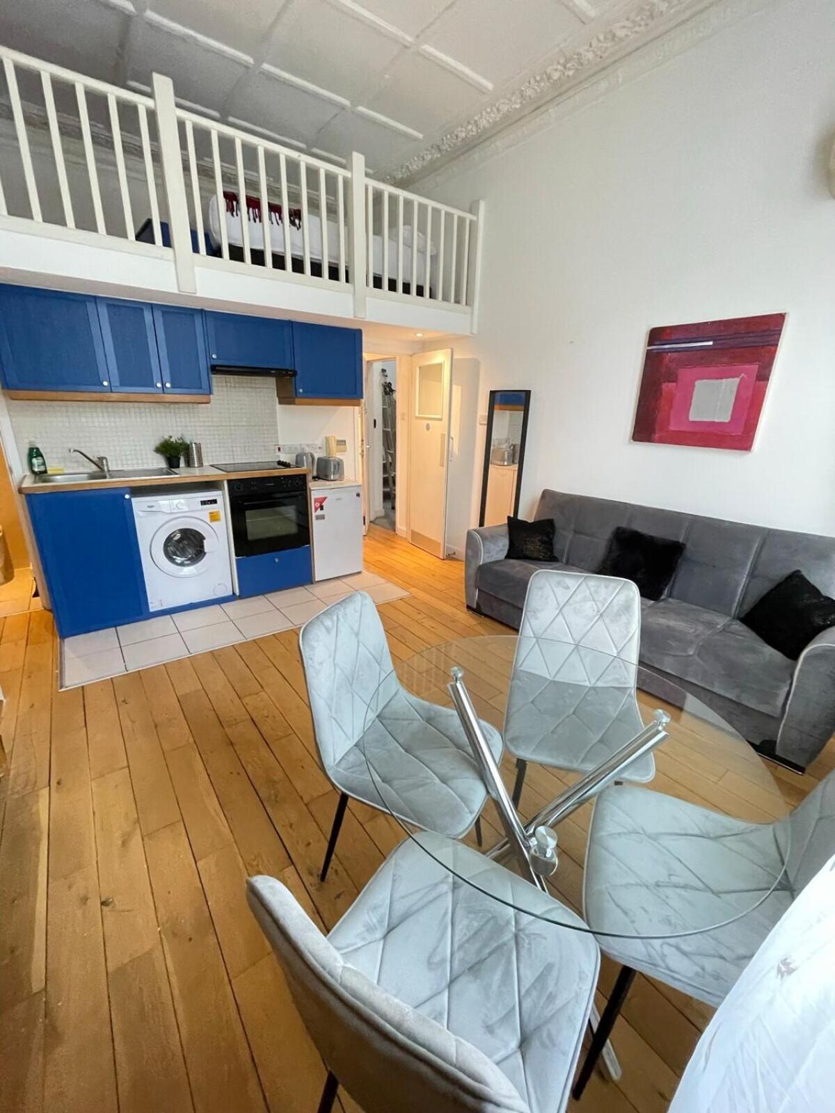 Portobello Road Artistic Studios 'Budget' London Room photo