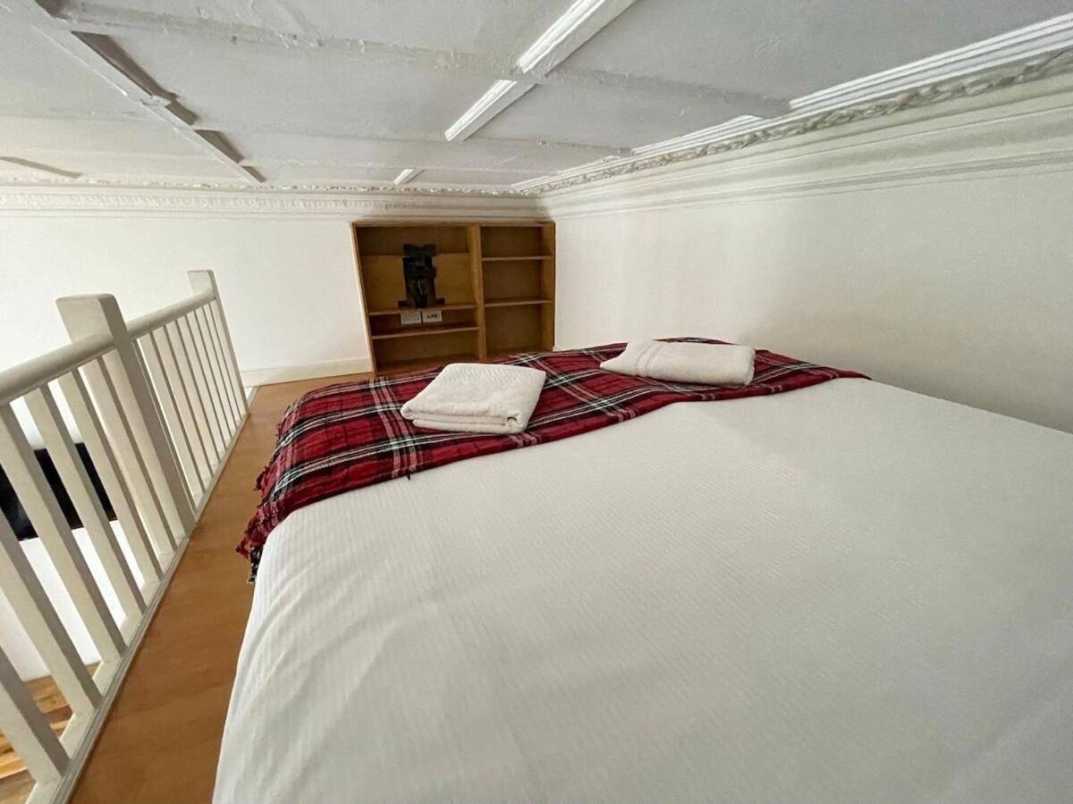 Portobello Road Artistic Studios 'Budget' London Room photo