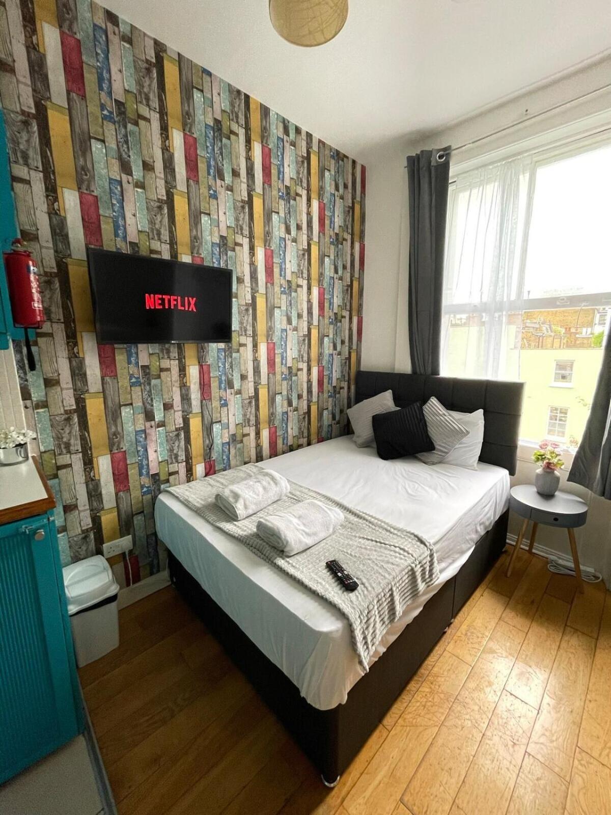 Portobello Road Artistic Studios 'Budget' London Room photo