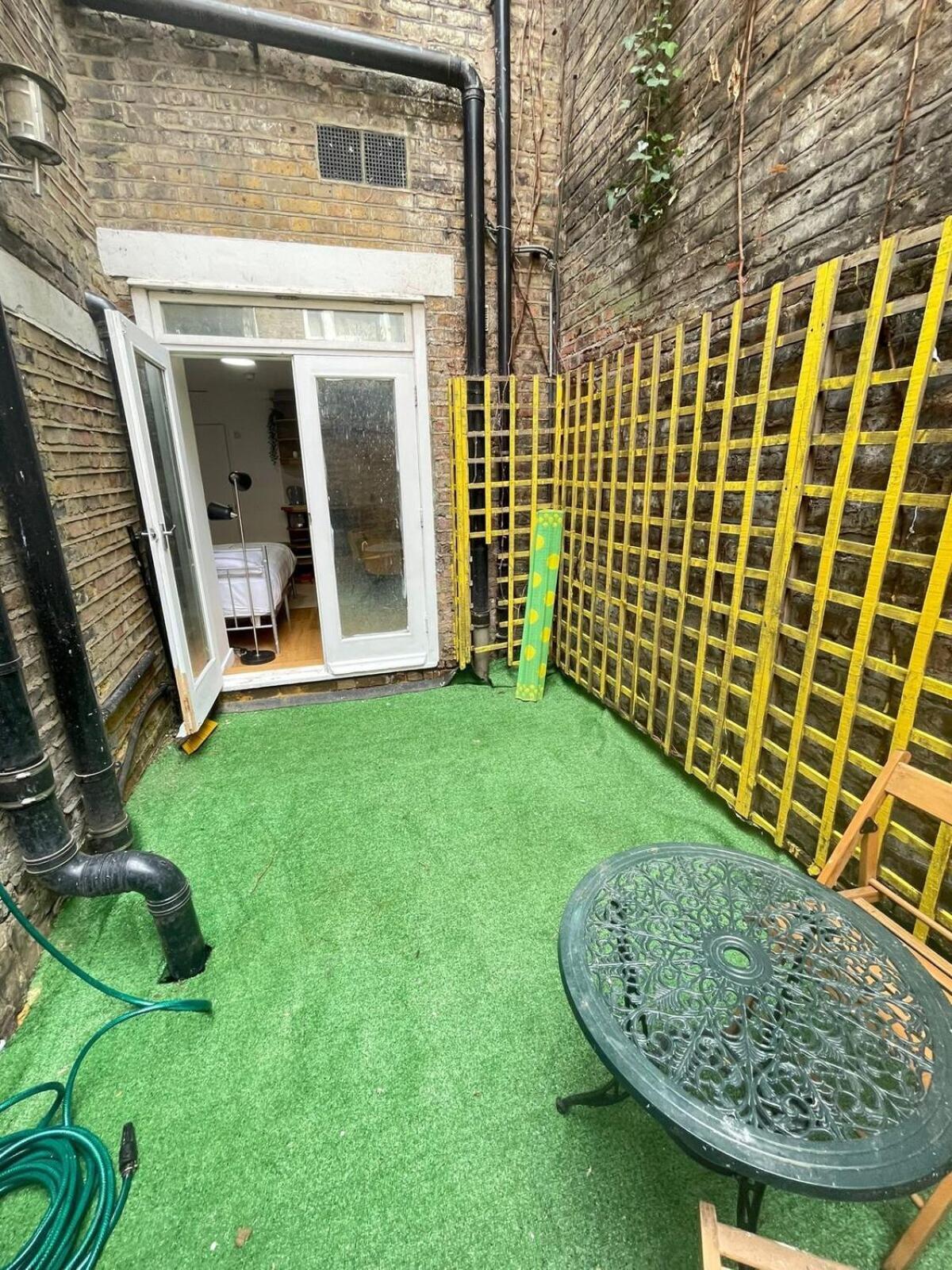 Portobello Road Artistic Studios 'Budget' London Room photo