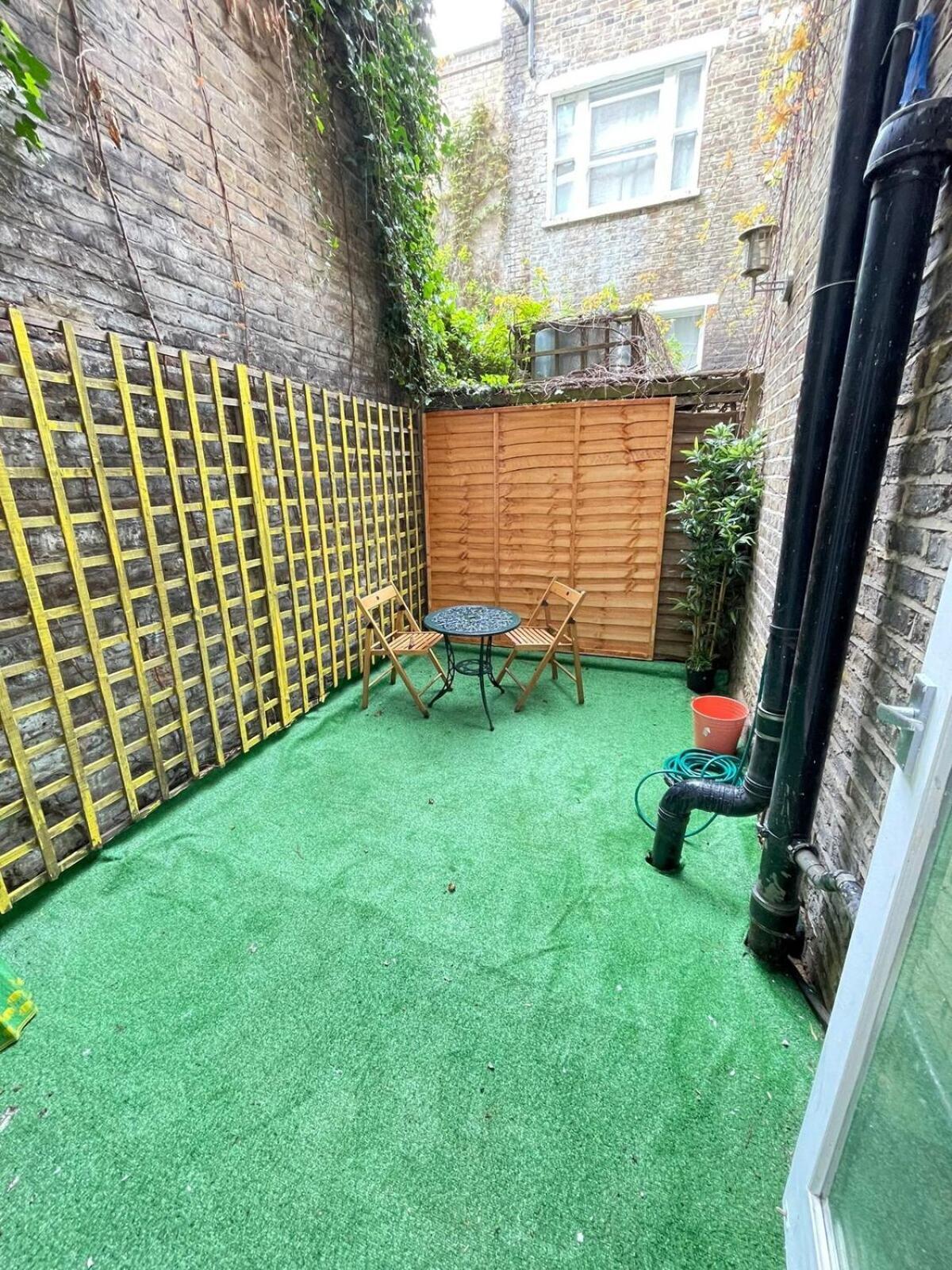 Portobello Road Artistic Studios 'Budget' London Room photo